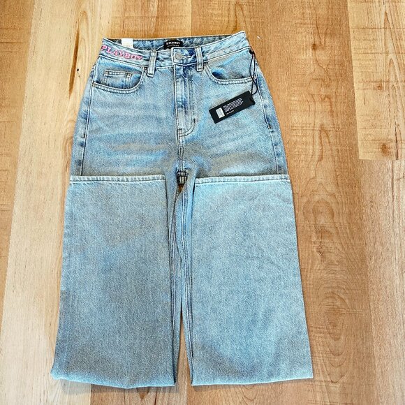 NWT PacSun X Playboy 90s Boyfriend Jeans Back Slash Size 24 Light Wash - Picture 3 of 14